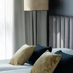 Apartman Cozy With Air Conditioner And Parking By Renters Varsó