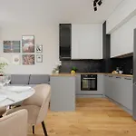 Cozy With Air Conditioner And Parking By Renters Apartman *