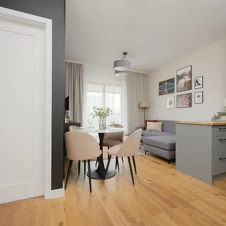 Cozy With Air Conditioner And Parking By Renters * Warschau