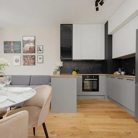 Cozy With Air Conditioner And Parking By Renters Apartman *