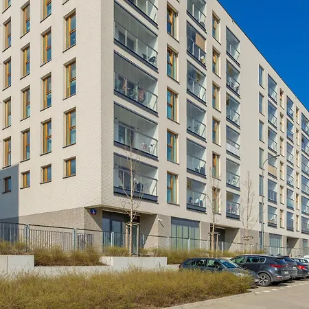Cozy With Air Conditioner And Parking By Renters Apartman