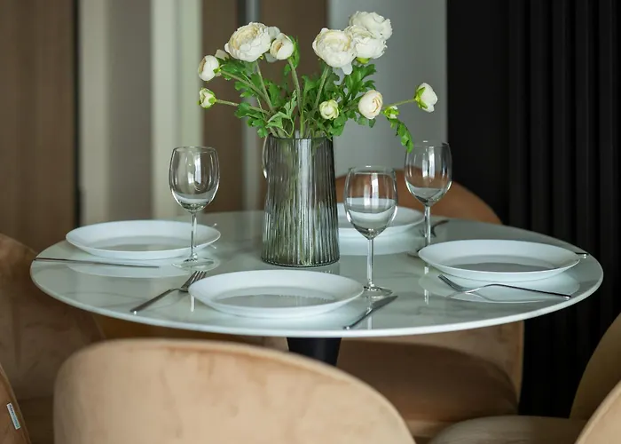 Cozy With Air Conditioner And Parking By Renters Lejlighed