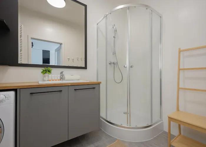 Cozy With Air Conditioner And Parking By Renters