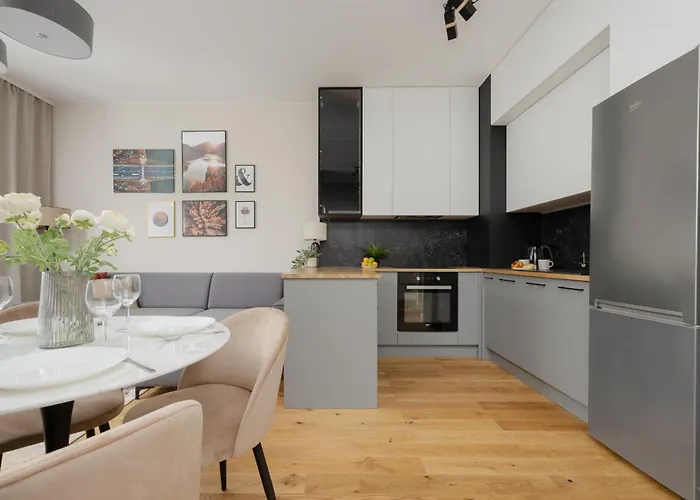 Cozy With Air Conditioner And Parking By Renters Lejlighed *