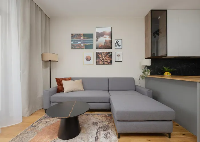 Lejlighed Cozy With Air Conditioner And Parking By Renters Warszawa