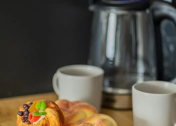 Cozy With Air Conditioner And Parking By Renters Warszawa