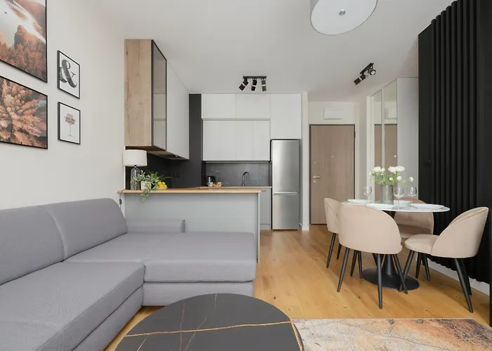 Cozy With Air Conditioner And Parking By Renters Lejlighed