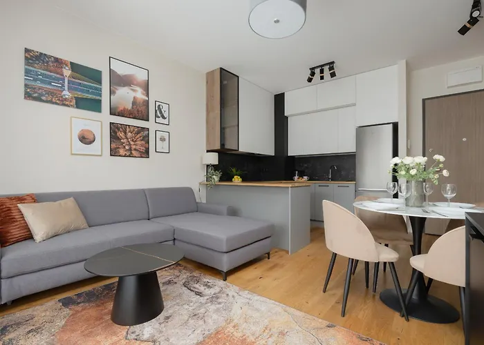 Cozy With Air Conditioner And Parking By Renters *