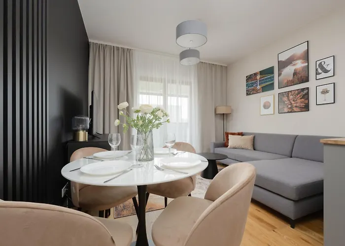 Cozy With Air Conditioner And Parking By Renters Lejlighed *