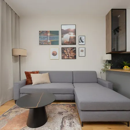 公寓 Cozy With Air Conditioner And Parking By Renters 华沙