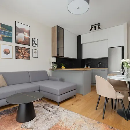 Cozy With Air Conditioner And Parking By Renters *